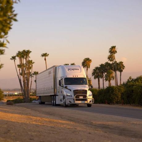 Choosing the Right Trailer Company in Bakersfield: Roadies Inc